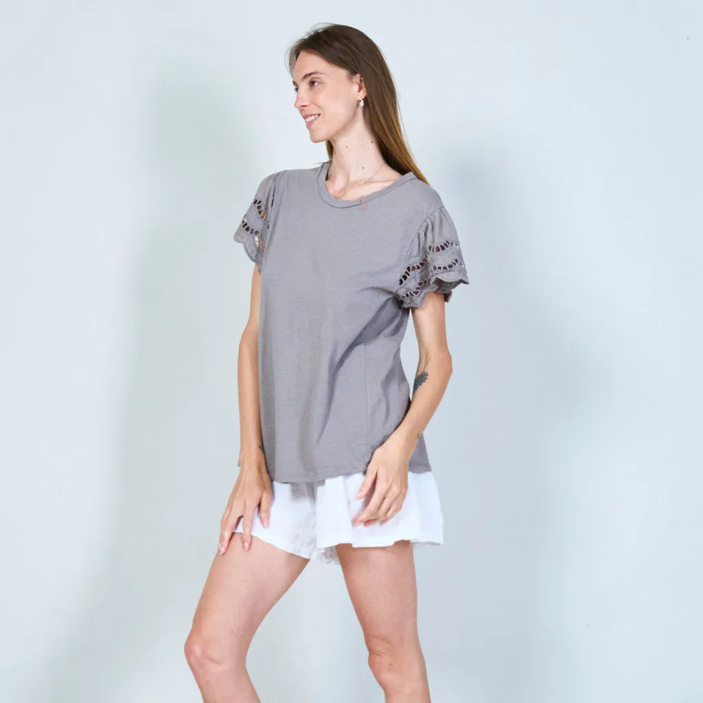 Casual t-shirt with lace-trimmed sleeves wholesale