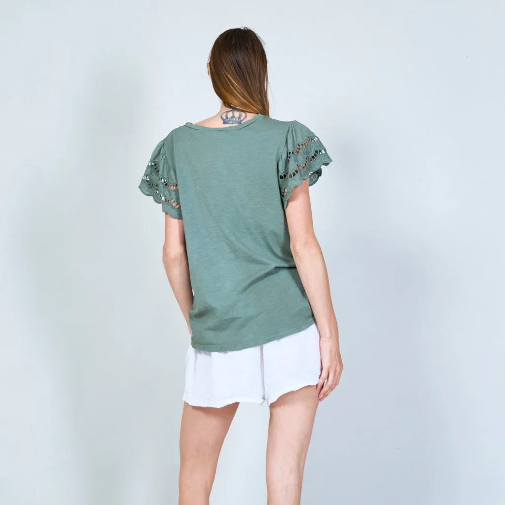 Casual t-shirt with lace-trimmed sleeves wholesale