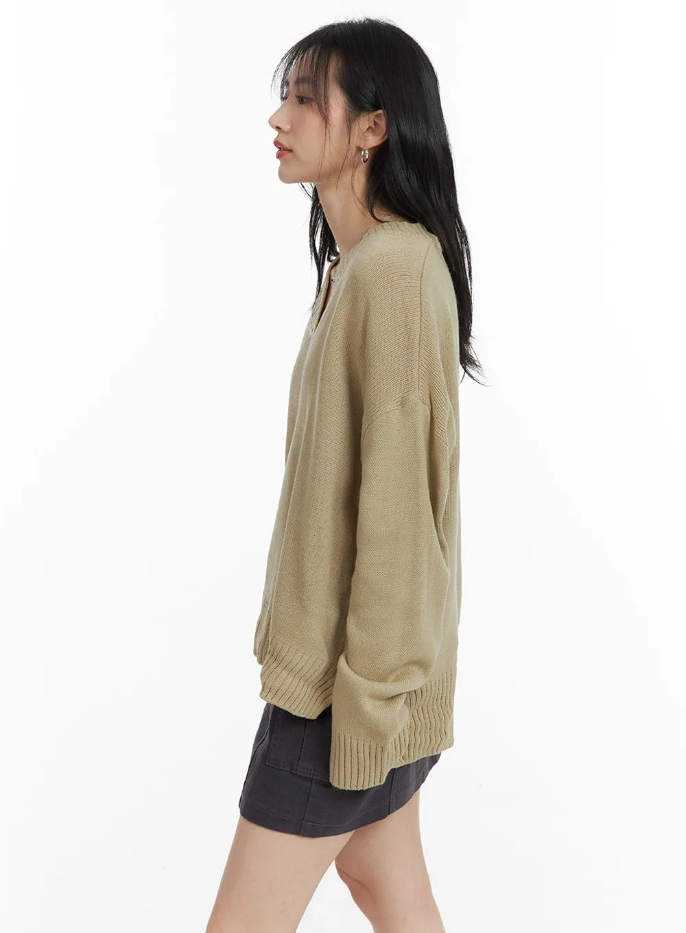 Cozy V-Neck Wool Sweater OM408