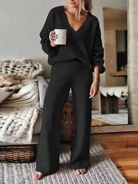 Women's Cozy Lounge Sweatsuit Set with V Wire Detail